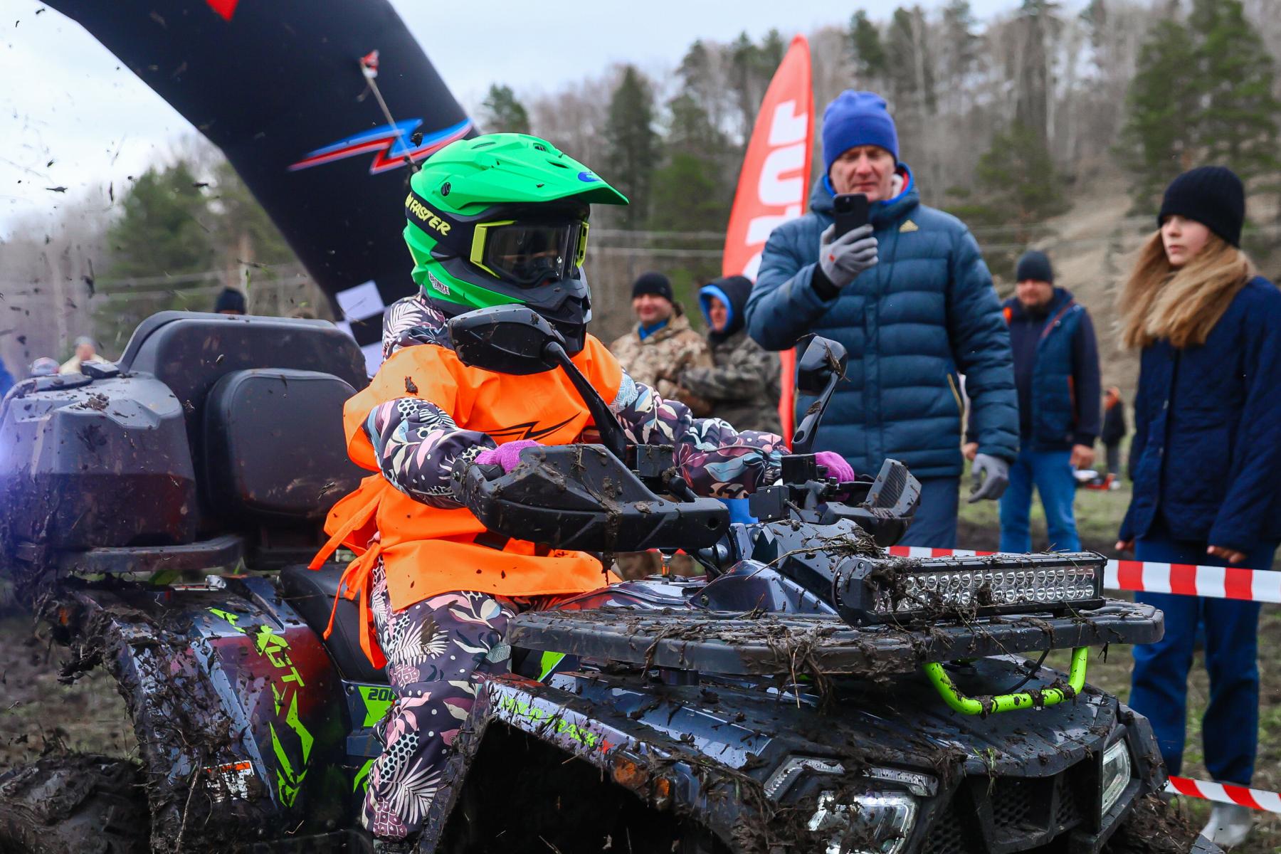 Фото В Новосибирске прошел фестиваль «КвадроБум 2025». Фоторепортаж 20 - Сиб.ФМ Фото В Новосибирске прошел фестиваль «КвадроБум 2025». Фоторепортаж 20